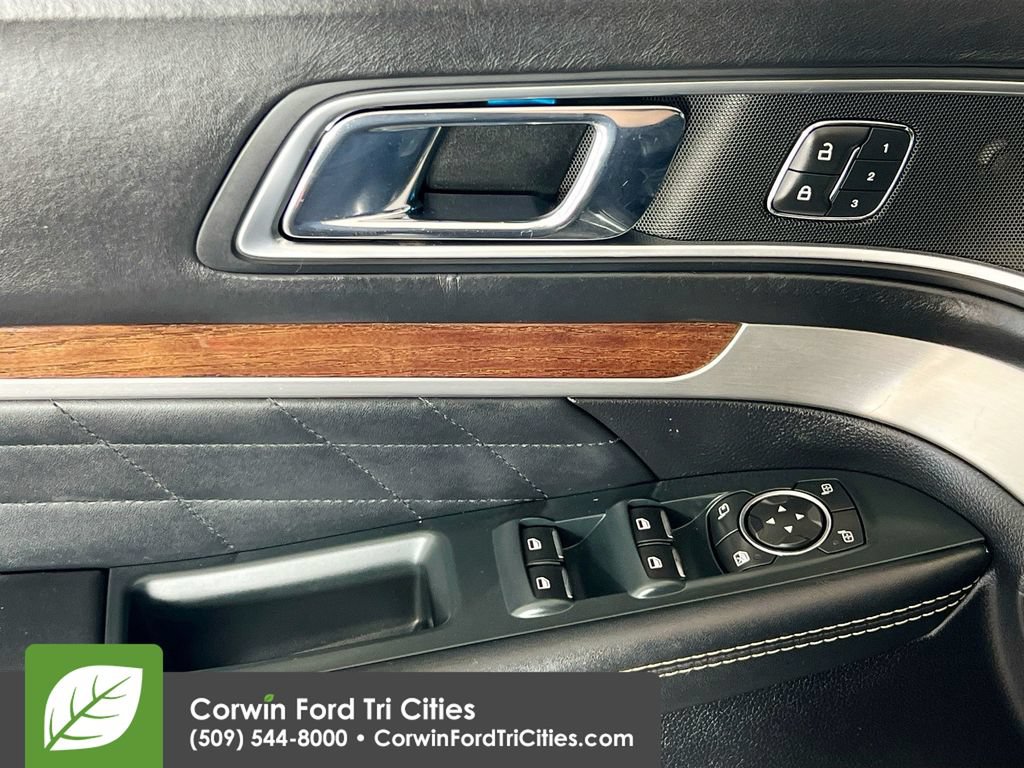 Used 2018 Ford Explorer Platinum AWD/4WD image 12