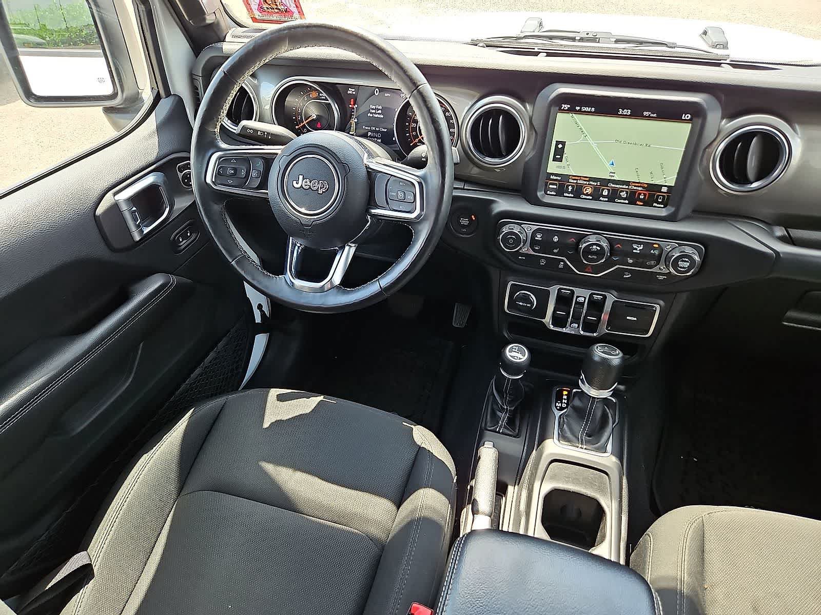 Used 2018 Jeep Wrangler Unlimited Sahara AWD/4WD image 10