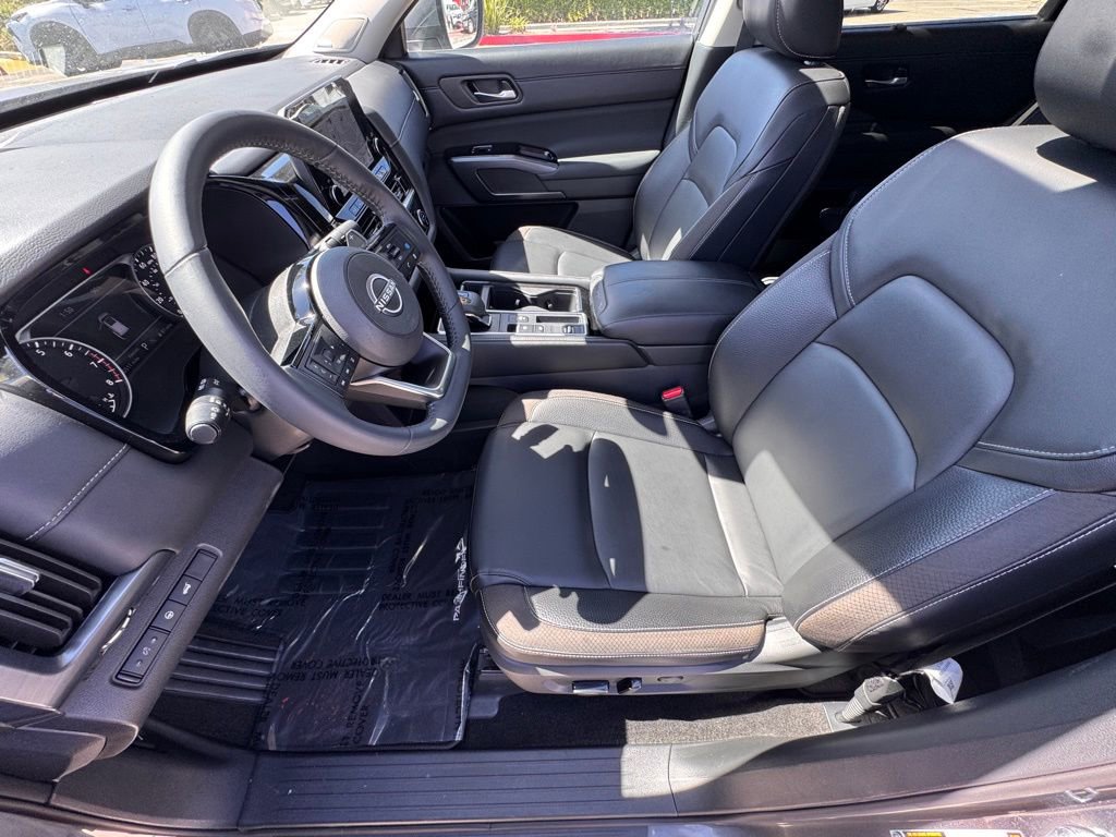 Certified 2024 Nissan Pathfinder SL w/ SL Premium Package image 11