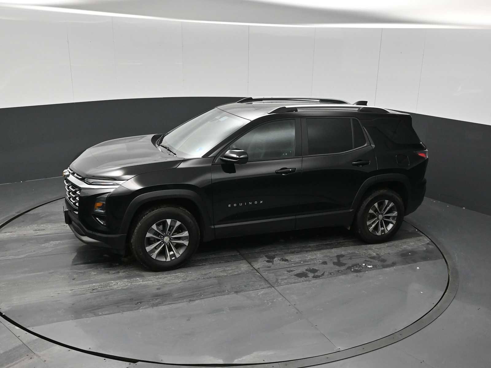 Used 2025 Chevrolet Equinox LT w/ Convenience Package II image 13