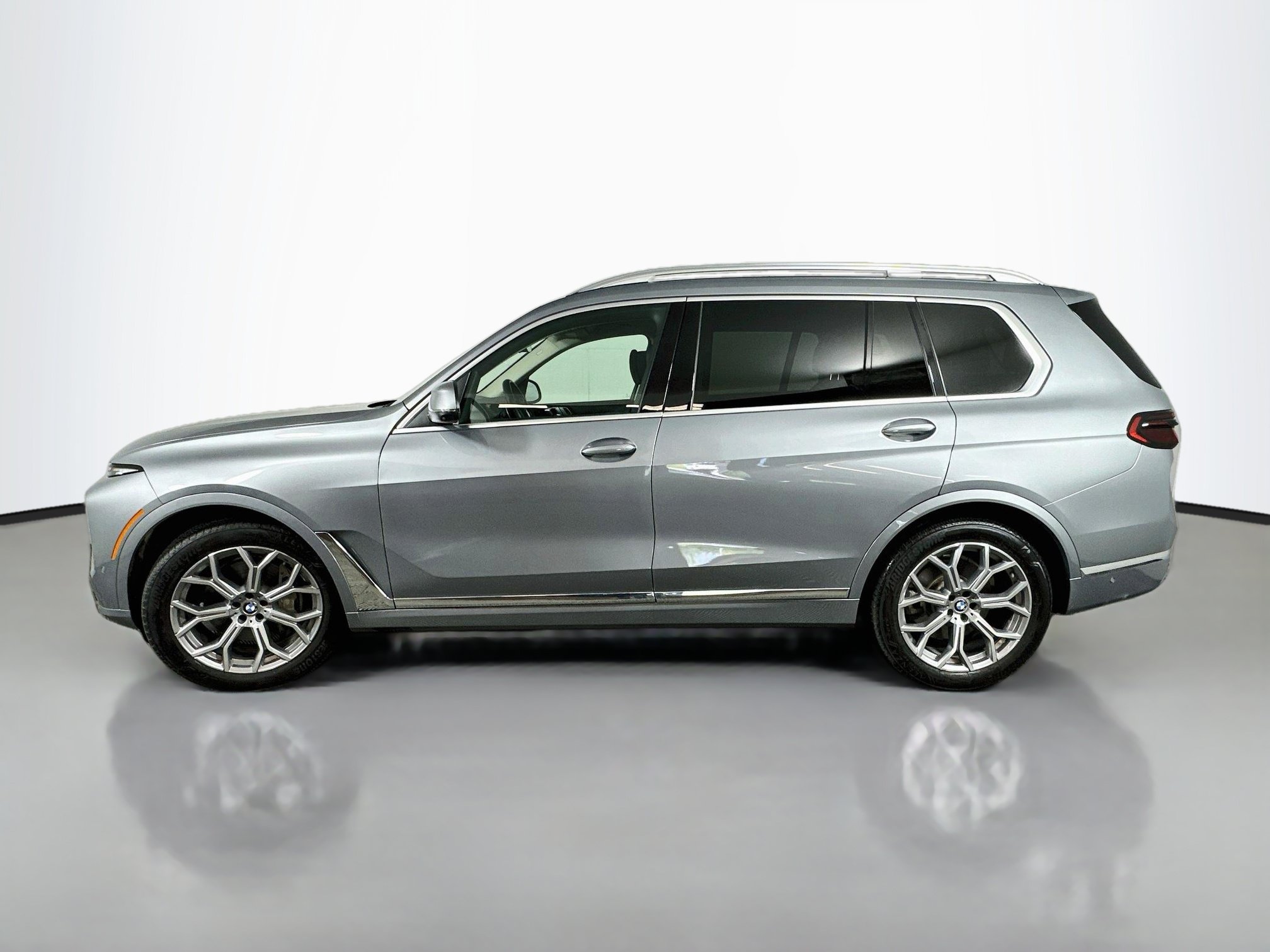 Used 2024 BMW X7 xDrive40i AWD/4WD image 4