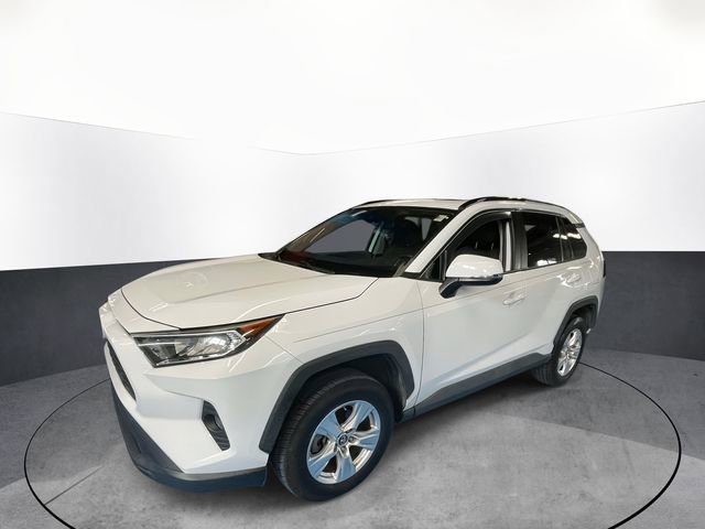 Used 2019 Toyota RAV4 XLE w/ Convenience Package FWD image 3