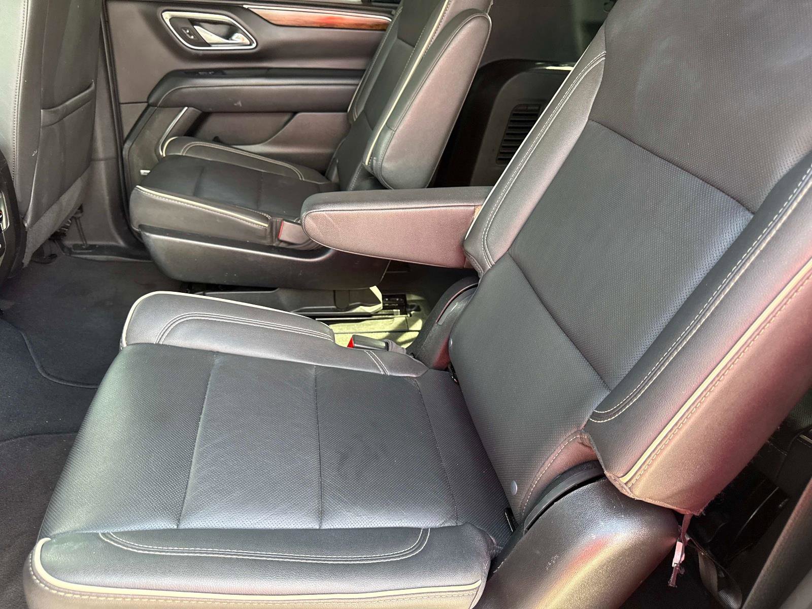 Used 2023 Chevrolet Suburban Premier image 16