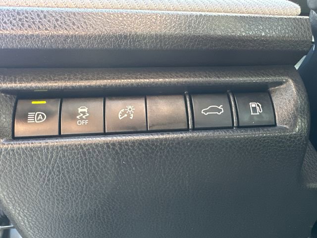 Used 2025 Toyota Camry SE w/ Convenience Package image 32