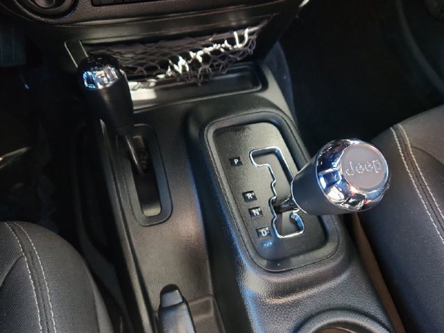 Used 2017 Jeep Wrangler Unlimited Sahara w/ Dual Top Group AWD/4WD image 42