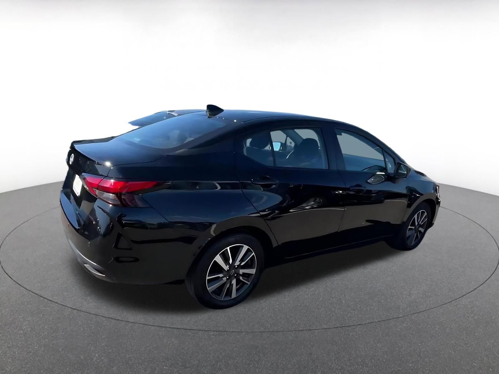 Used 2025 Nissan Versa SV FWD image 15