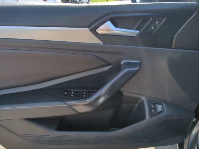 Used 2024 Volkswagen Jetta SE FWD image 25