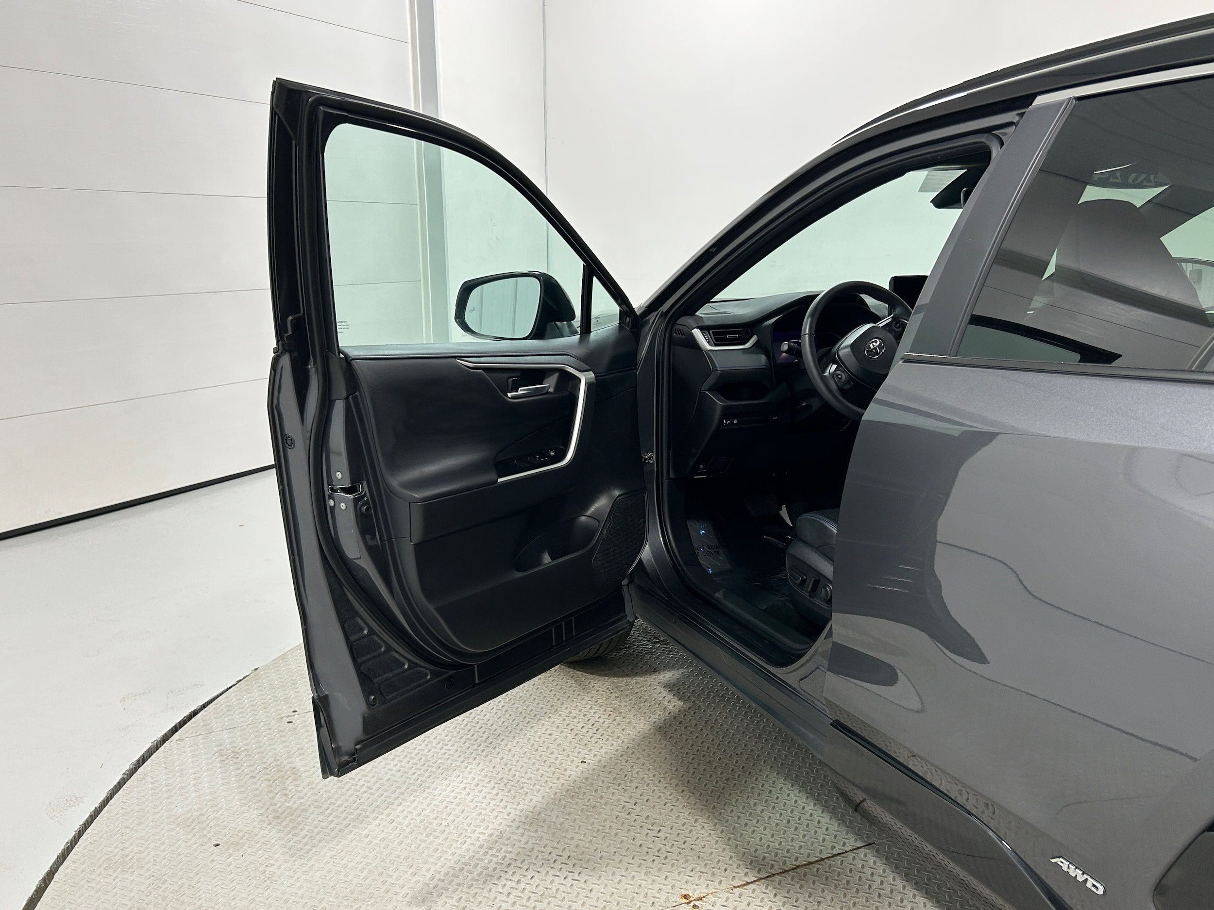 Used 2024 Toyota RAV4 XSE AWD/4WD image 23