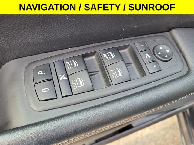 Used 2025 Chrysler Pacifica Limited FWD image 11