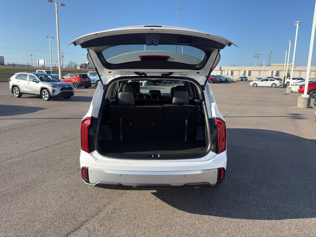 Used 2023 Kia Telluride LX image 10