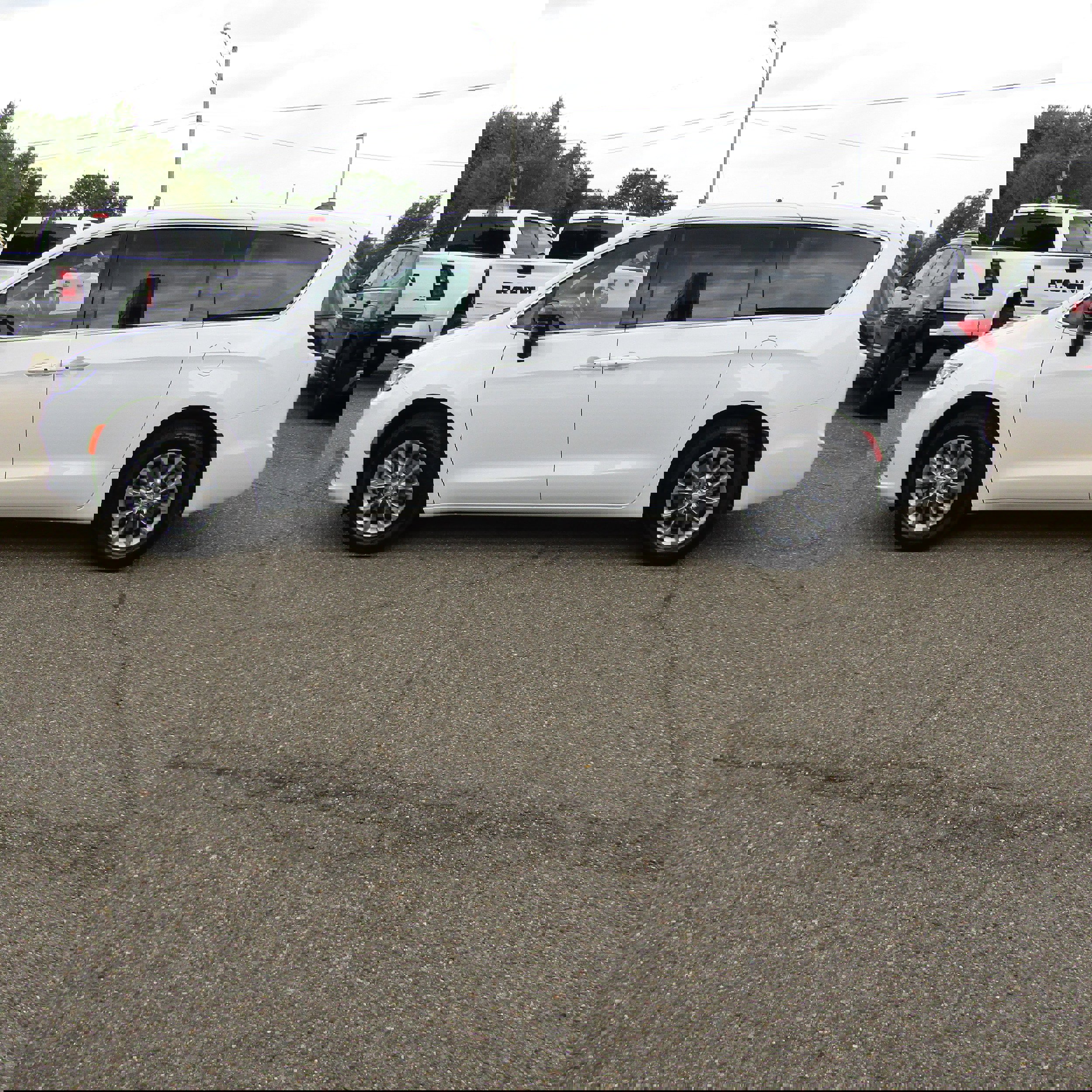 New 2026 Chrysler Pacifica Select image 8
