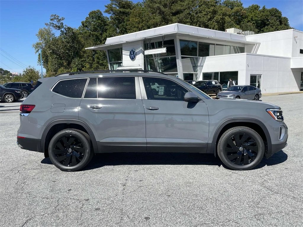 New 2026 Volkswagen Atlas SE FWD image 2