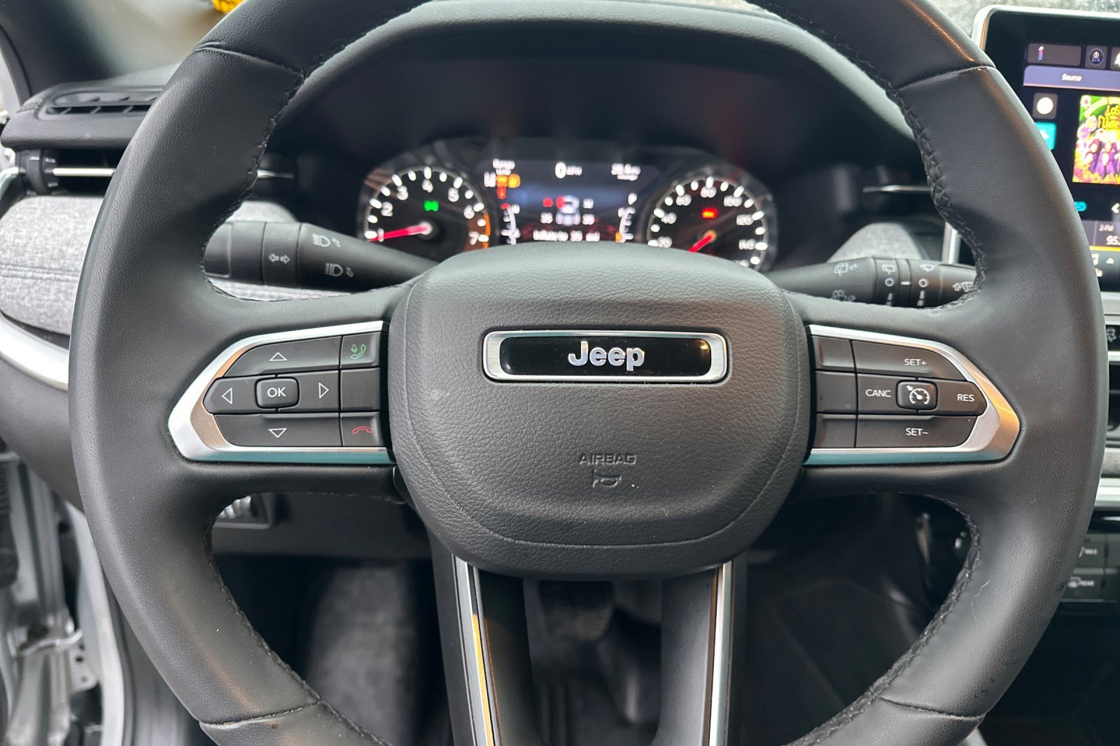 Used 2024 Jeep Compass Latitude image 34