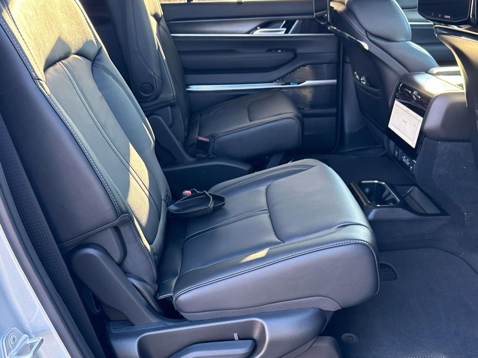 New 2026 Jeep Grand Wagoneer L Summit image 33