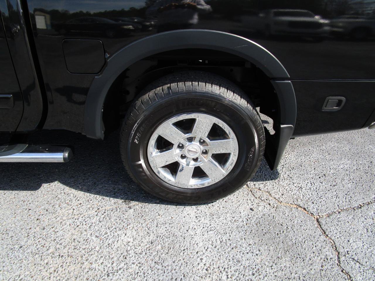 Used 2015 Nissan Titan SV image 22