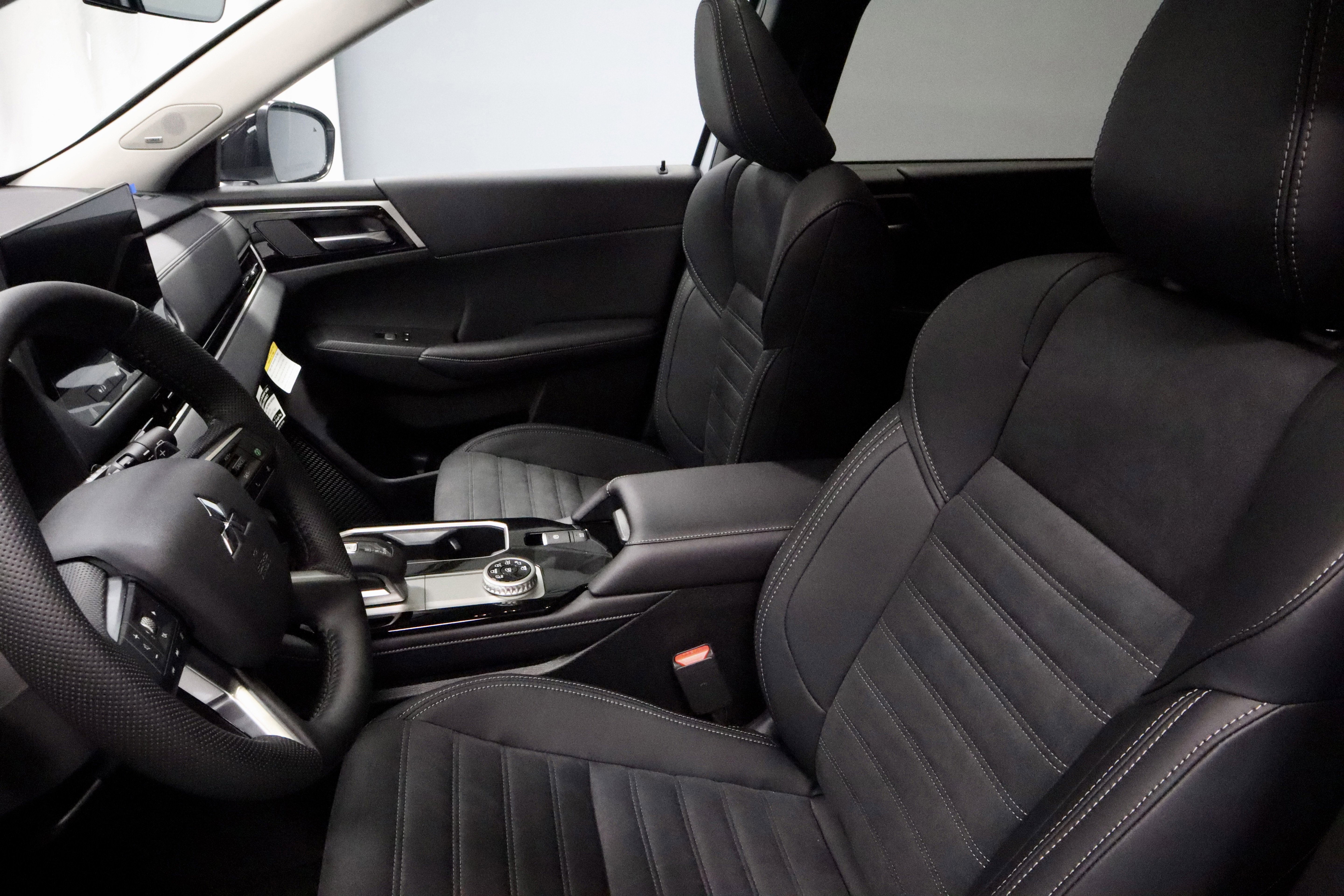 New 2026 Mitsubishi Outlander Trail Edition image 17