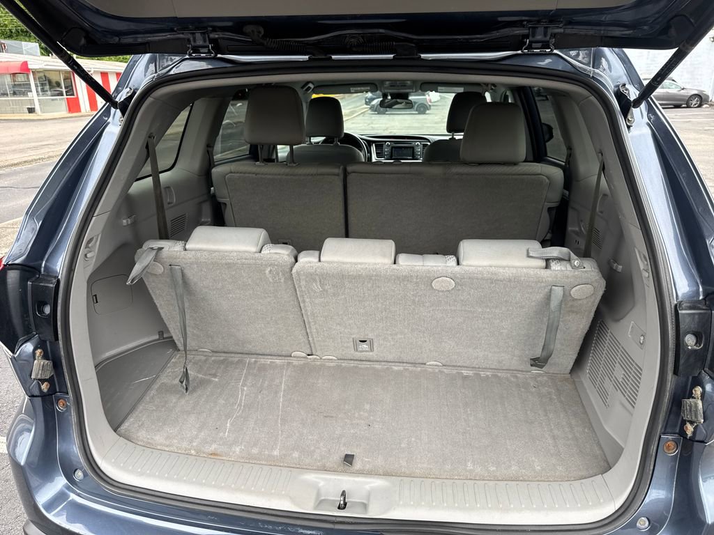 Used 2019 Toyota Highlander LE AWD/4WD image 36