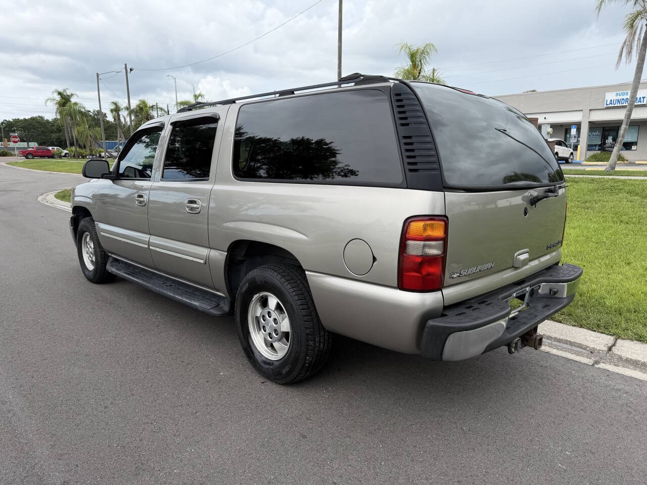 Used 2002 Chevrolet Suburban LT RWD image 3