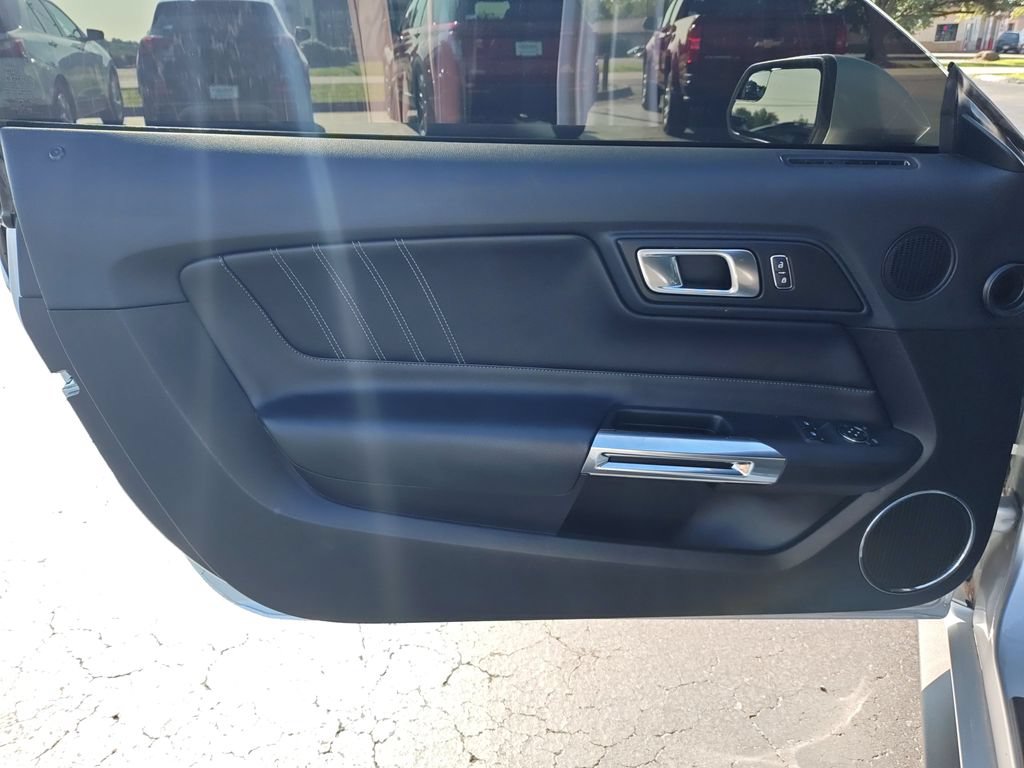 Used 2019 Ford Mustang GT Premium w/ Black Accent Package RWD image 12