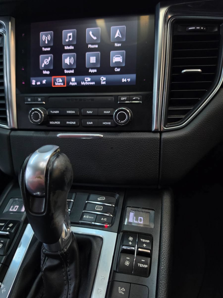 Used 2018 Porsche Macan Turbo w/ Premium Package Plus AWD/4WD image 27