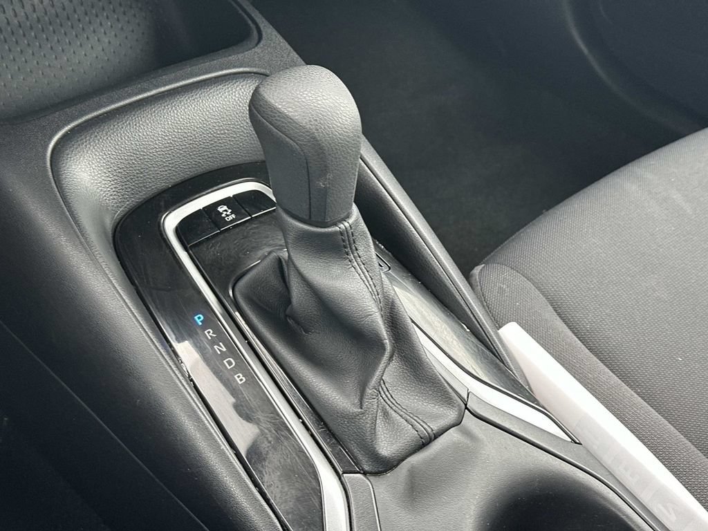 Used 2025 Toyota Corolla LE FWD image 31
