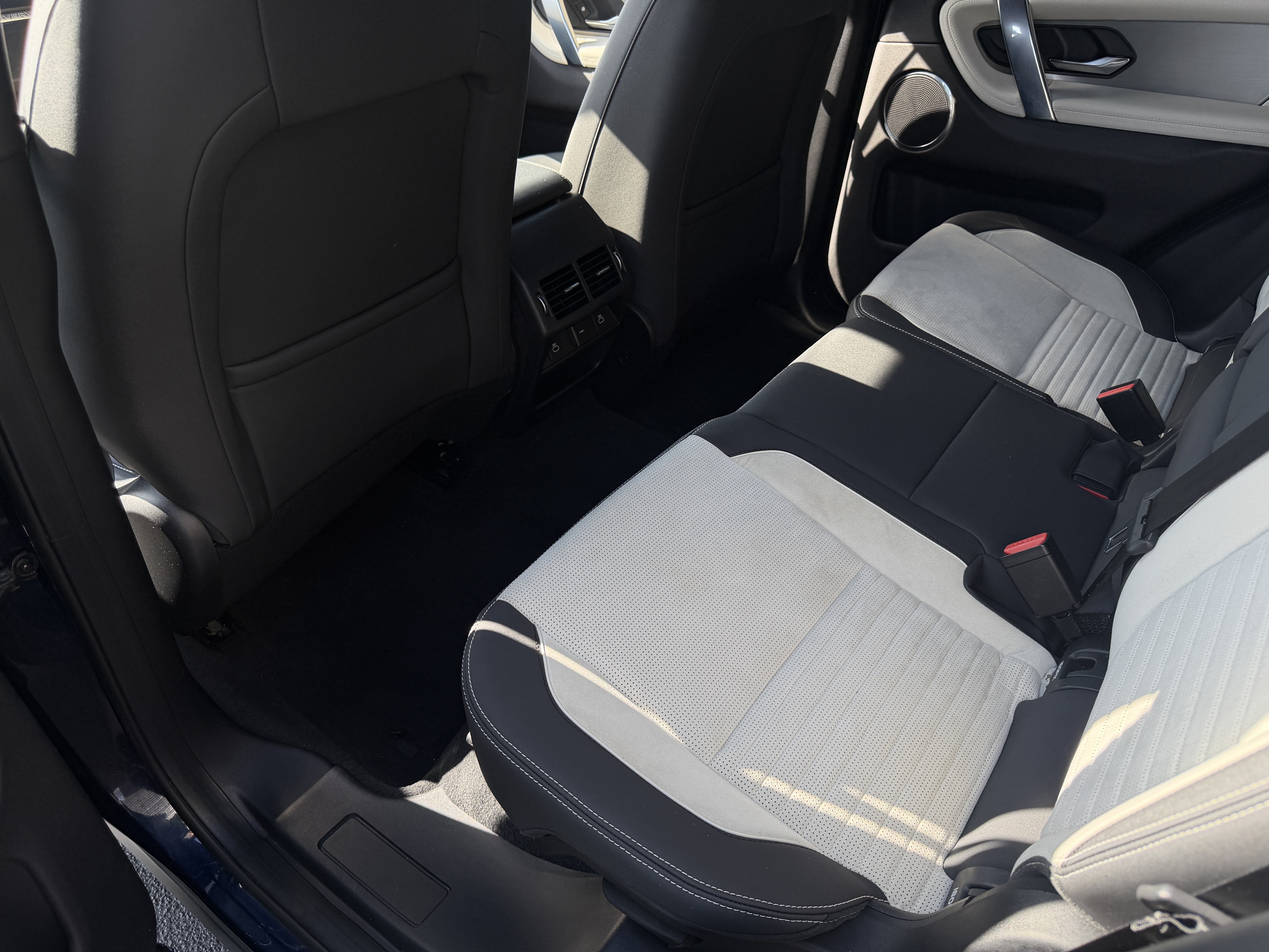 Used 2021 Land Rover Discovery Sport S R-Dynamic AWD/4WD image 18
