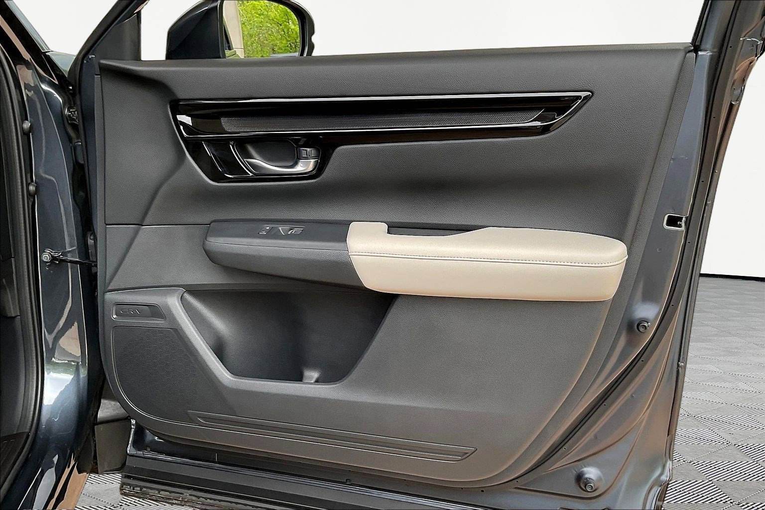Used 2025 Honda CR-V EX-L image 27