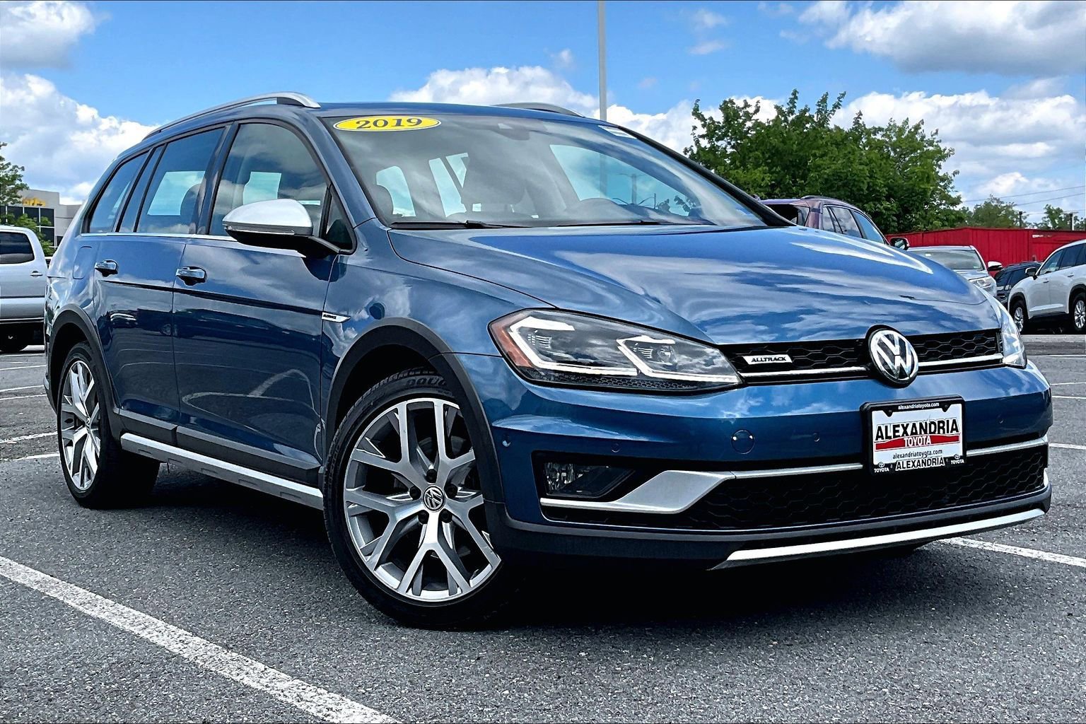 Used 2019 Volkswagen Golf Alltrack SE AWD/4WD image 2