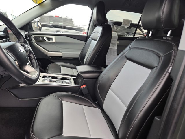 Used 2024 Ford Explorer XLT w/ Equipment Group 202A AWD/4WD image 25