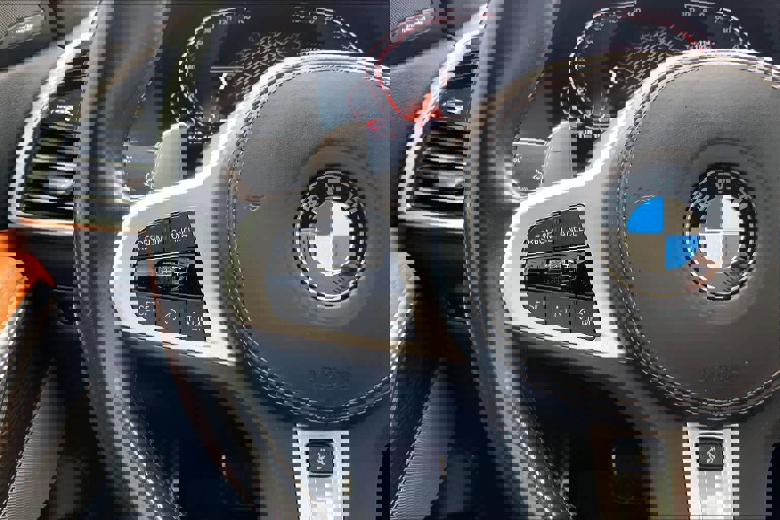 Used 2023 BMW X6 xDrive40i w/ M Sport Package image 16