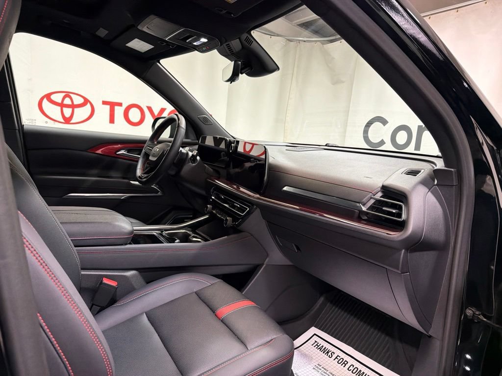 Used 2024 Chevrolet Traverse RS w/ LPO, Floor Liner Package AWD/4WD image 13