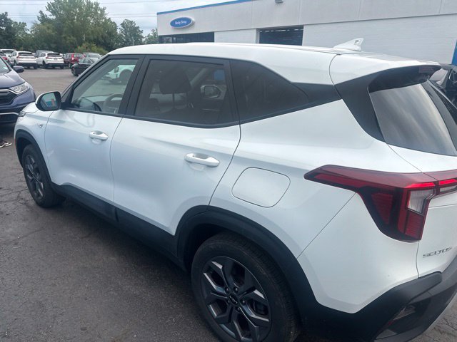 Used 2024 Kia Seltos LX AWD/4WD image 5