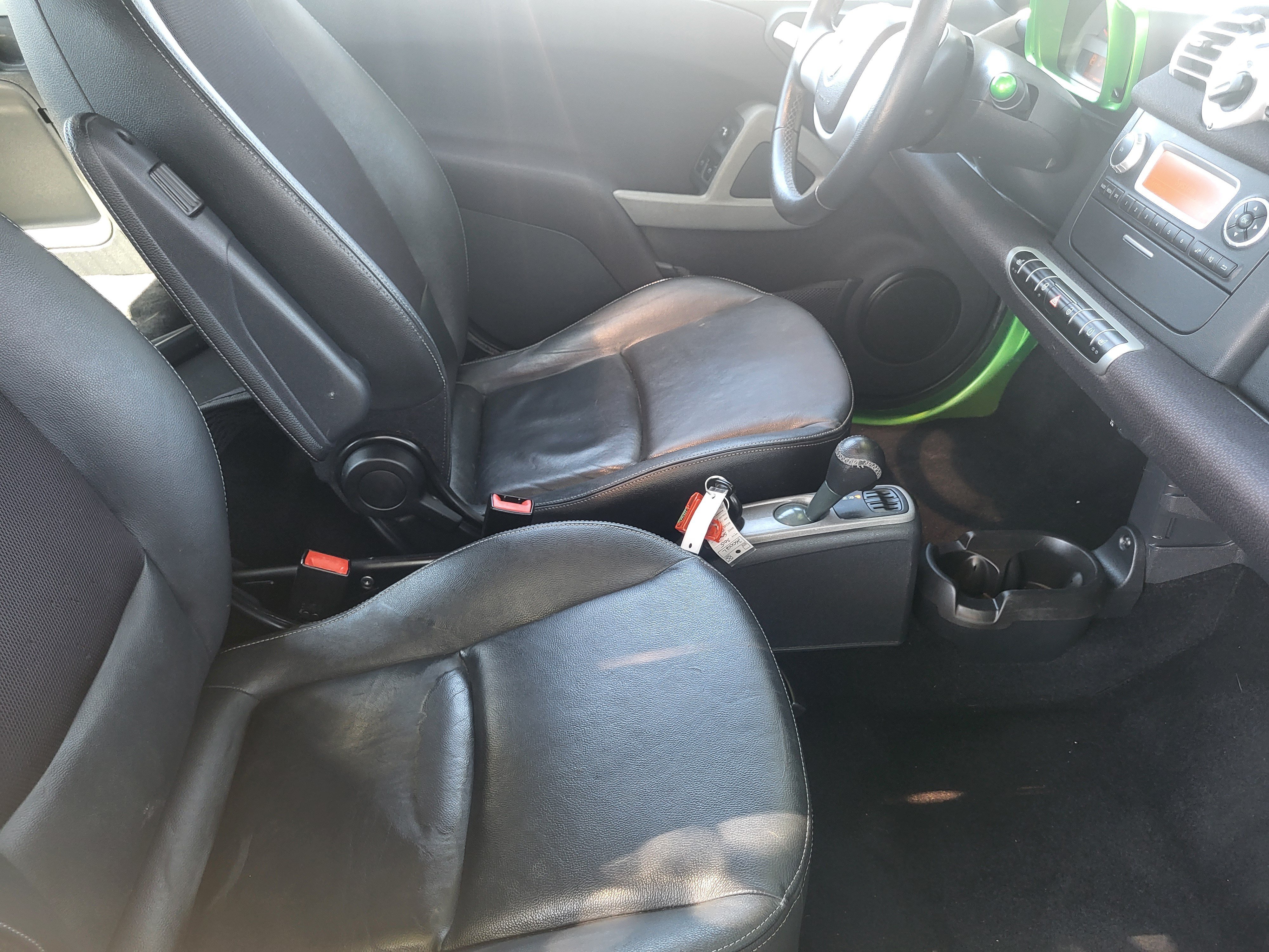 Used 2015 smart fortwo passion RWD image 11