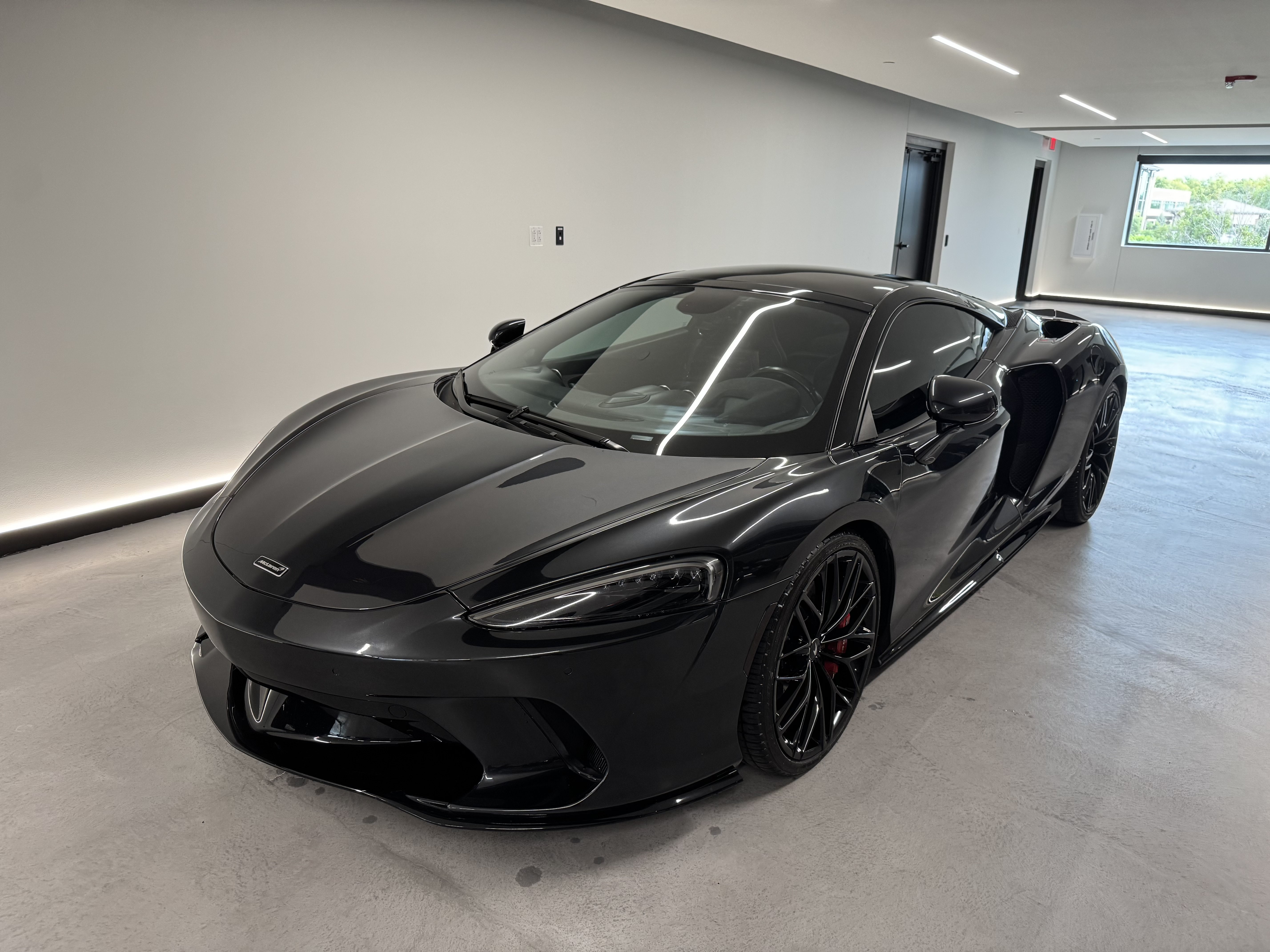 Used 2023 McLaren GT RWD image 2