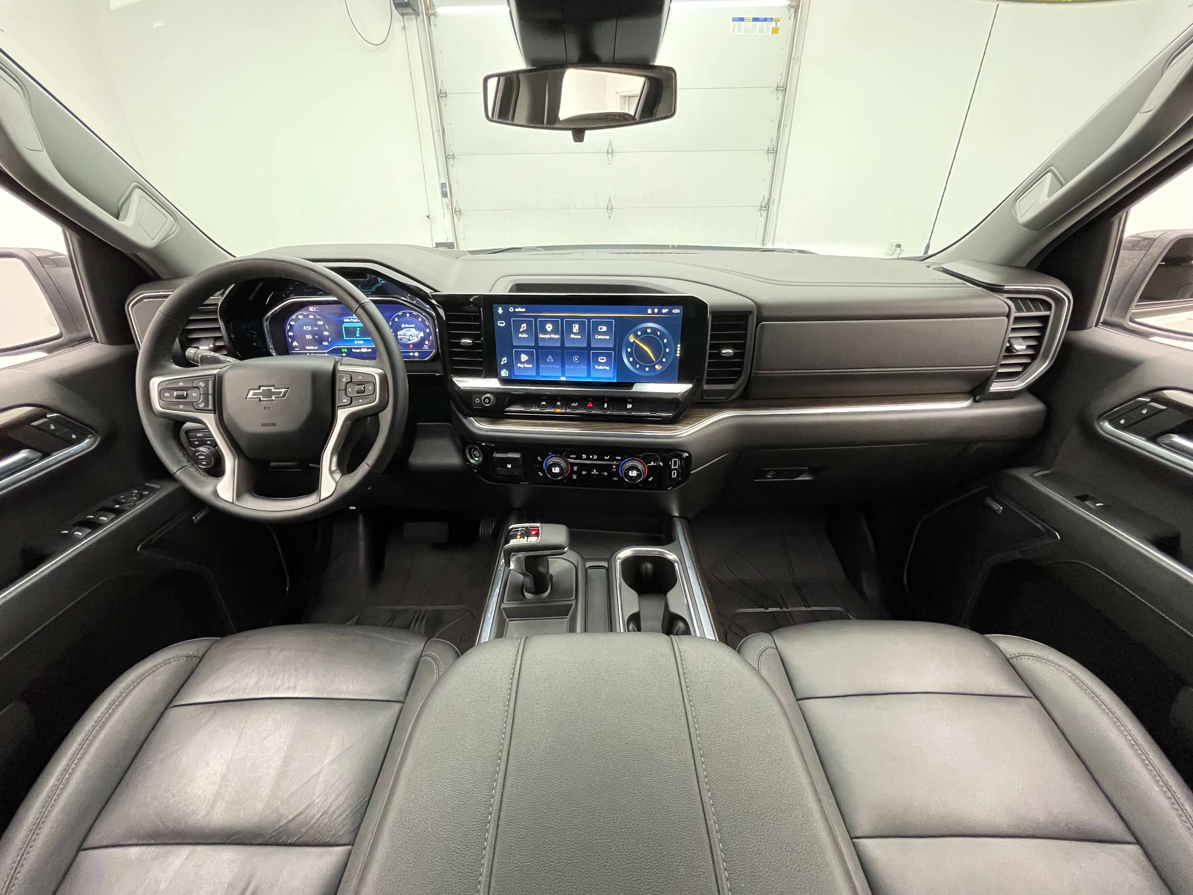 Used 2024 Chevrolet Silverado 1500 RST w/ Redline Edition AWD/4WD image 3