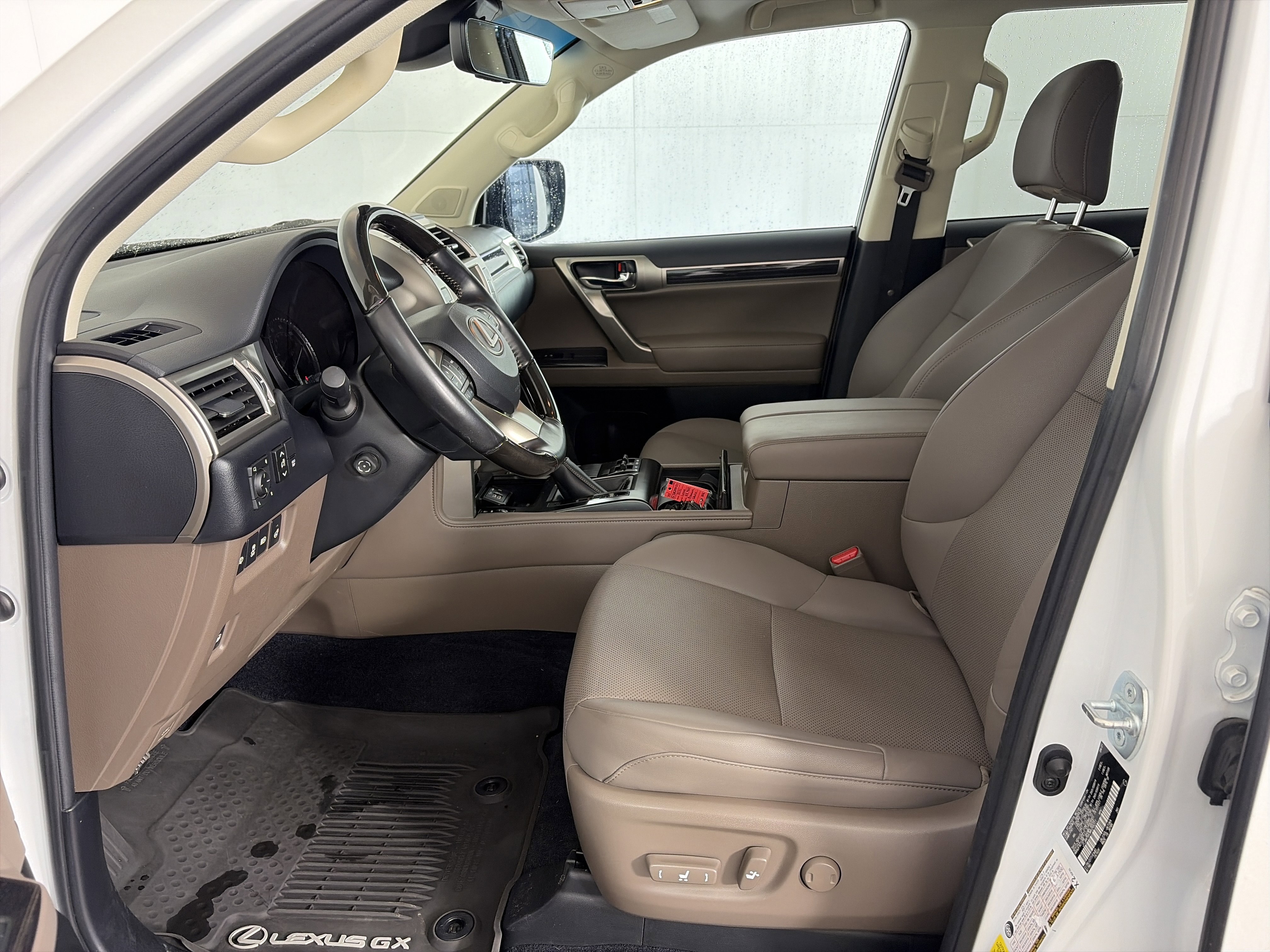 Used 2021 Lexus GX 460 Premium w/ Accessory Package image 6