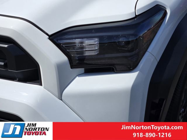 Used 2025 Toyota 4Runner SR5 AWD/4WD image 10