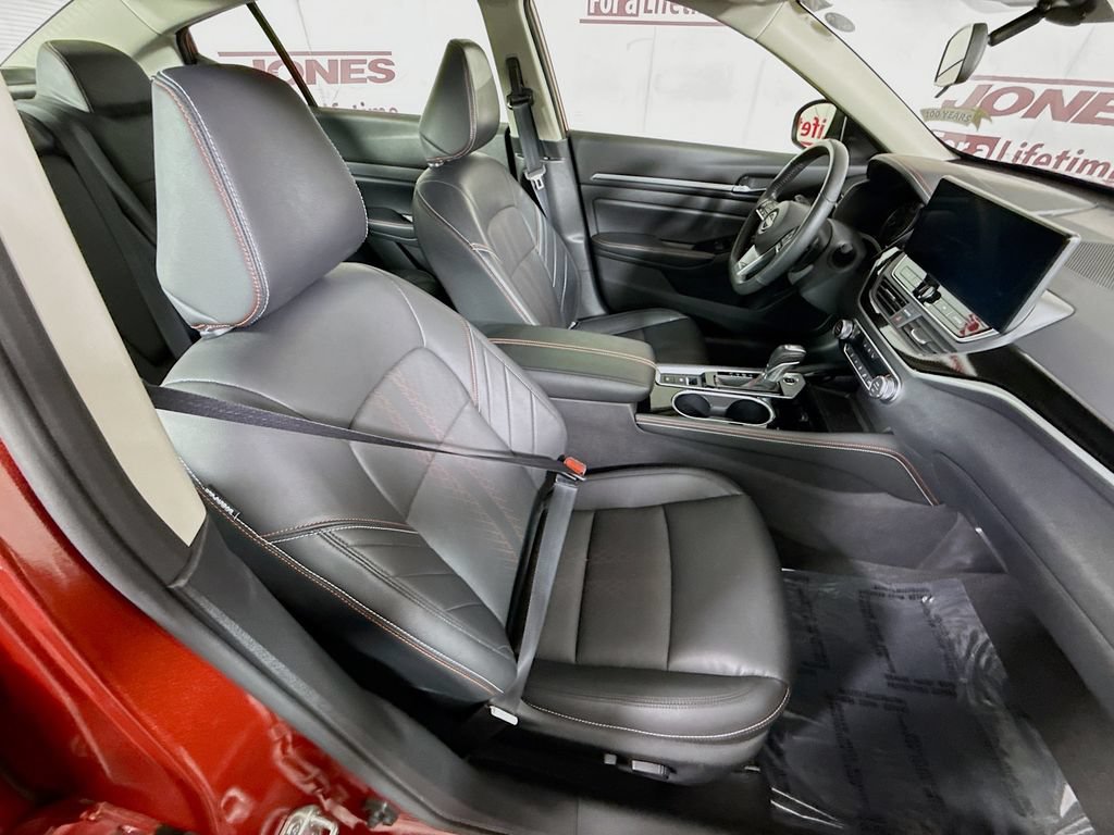 Used 2024 Nissan Altima 2.0 SR FWD image 33