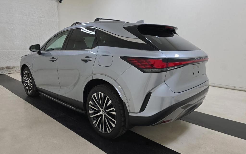 Used 2024 Lexus RX 350 w/ Convenience Package image 4