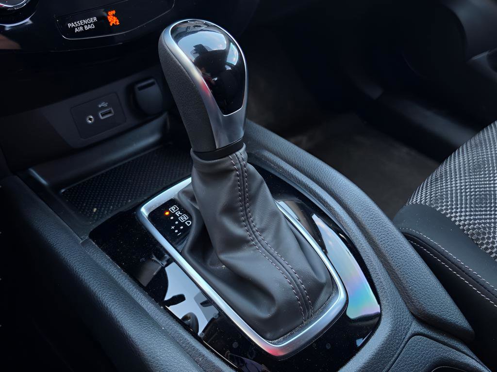 Used 2020 Nissan Rogue Sport SV FWD image 13