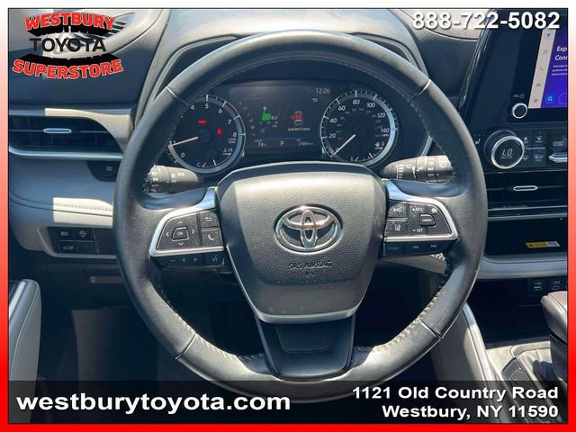 Used 2023 Toyota Highlander XLE AWD/4WD image 15
