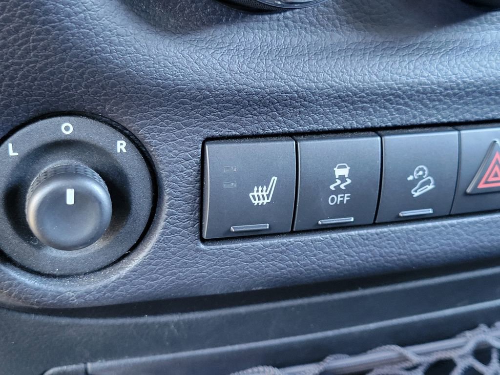 Used 2016 Jeep Wrangler Unlimited Rubicon w/ Connectivity Group image 12