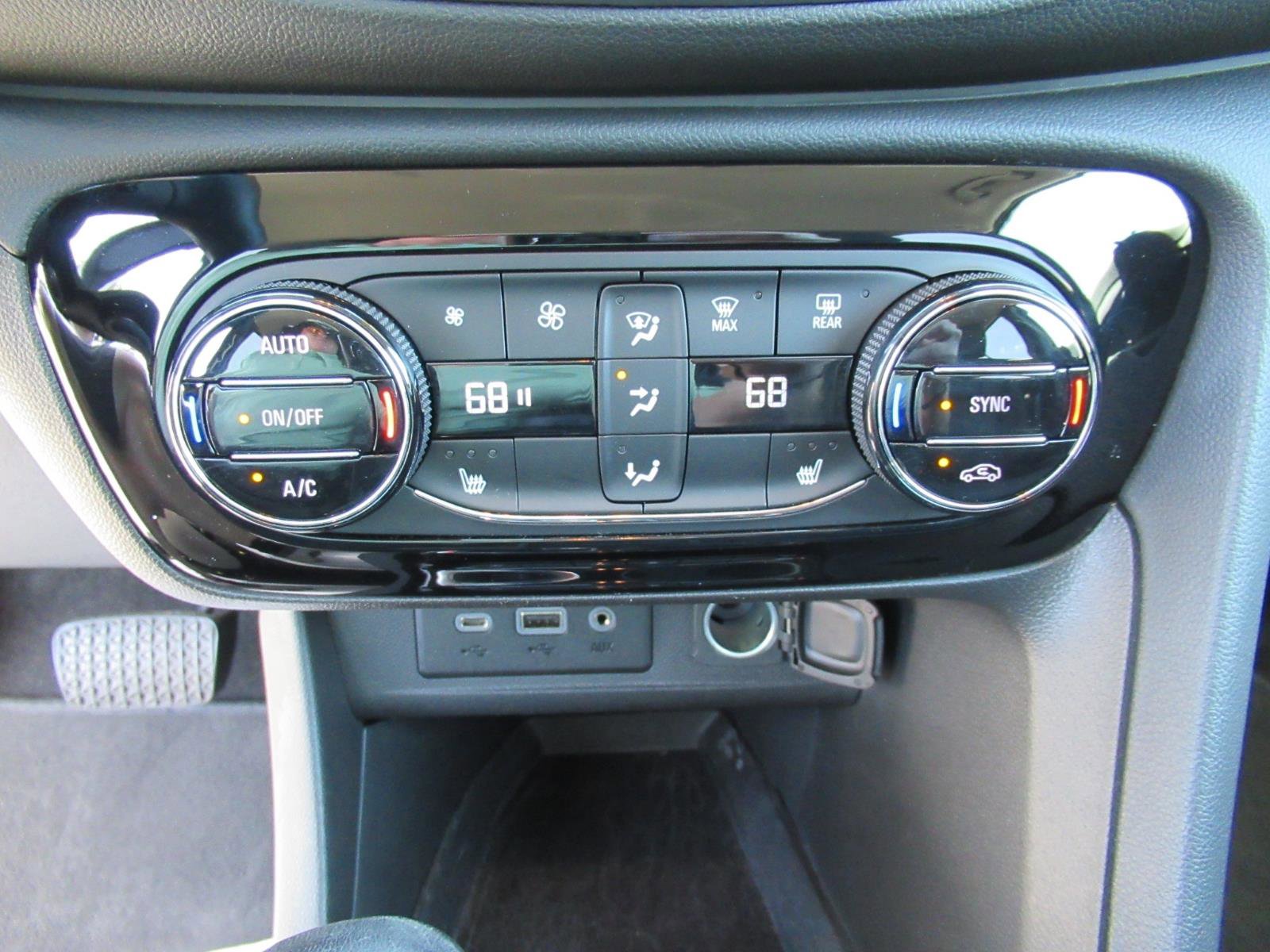 Used 2023 Buick Encore GX Select w/ Safety Package II image 22