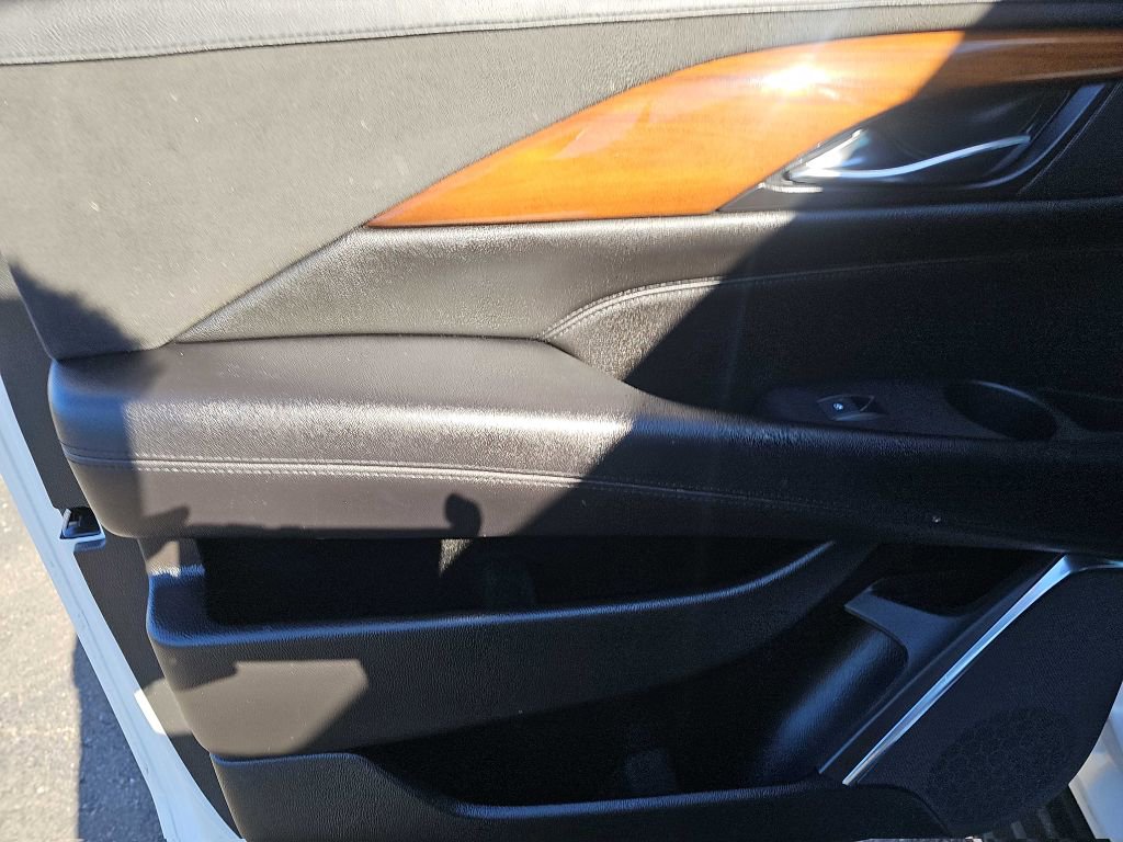 Used 2017 Cadillac Escalade ESV Luxury image 48