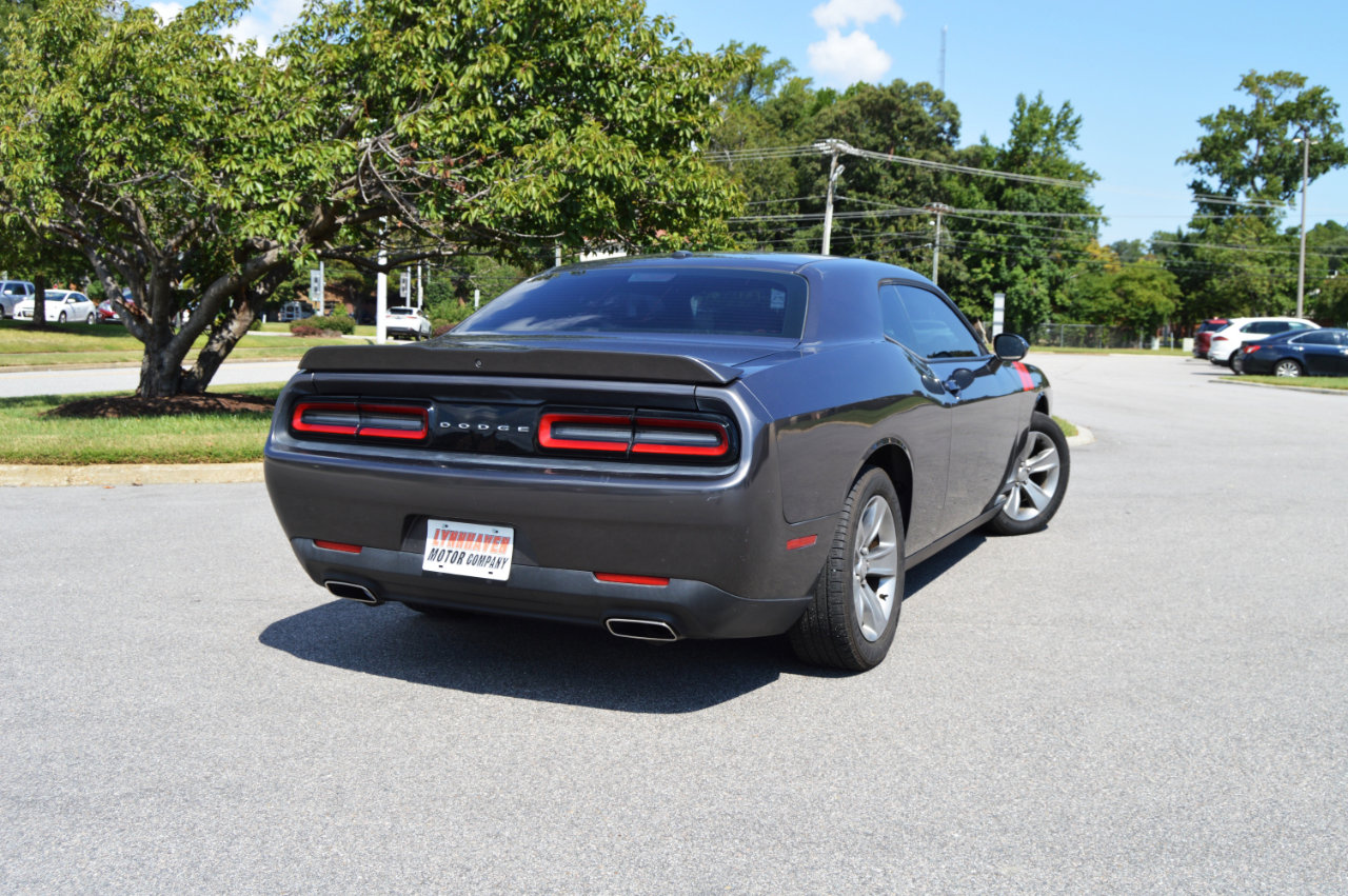 Used 2019 Dodge Challenger SXT image 4