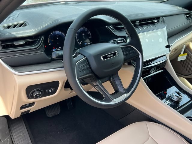 New 2026 Jeep Grand Cherokee L Limited w/ Limited Altitude Package AWD/4WD image 17