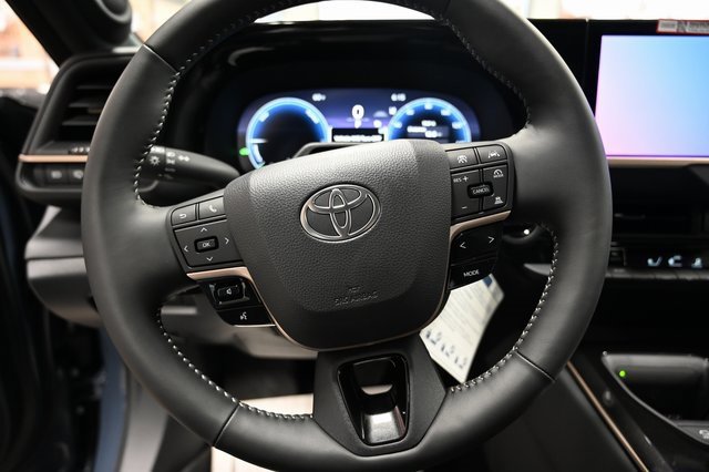 New 2025 Toyota Crown Signia image 25