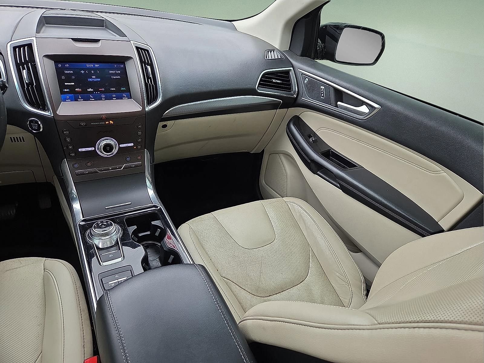 Used 2020 Ford Edge Titanium w/ Equipment Group 301A FWD image 12