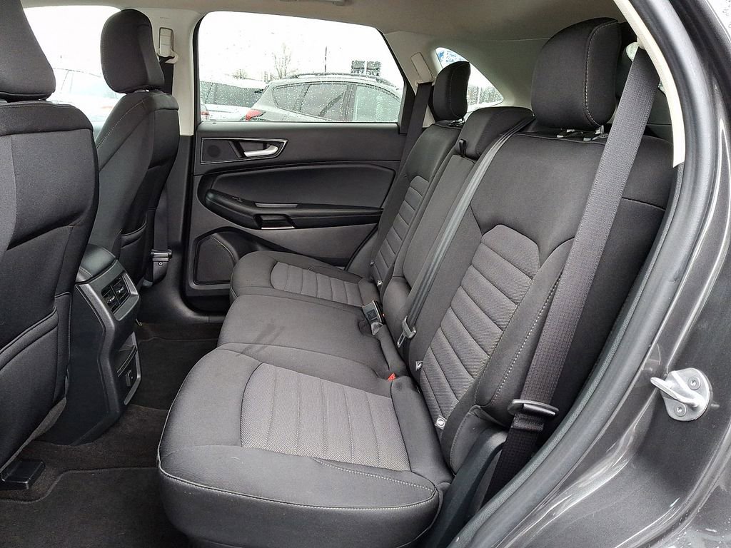 Certified 2020 Ford Edge SE image 10