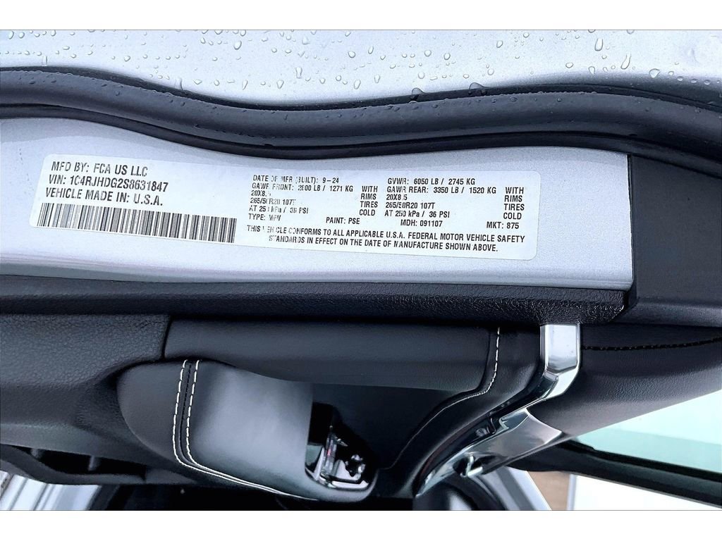 Certified 2025 Jeep Grand Cherokee Overland w/ Luxury Tech Group IV image 35